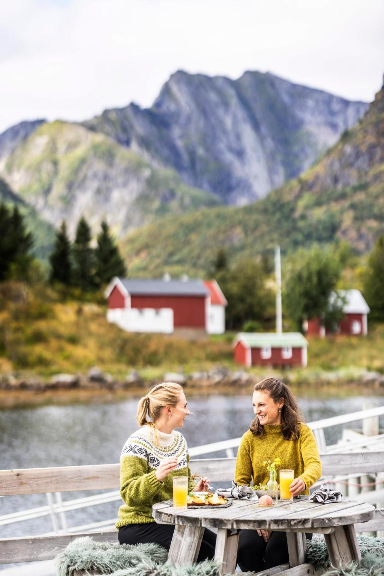 Nyvagar Rorbuhotell - By Classic Norway Hotels Kabelvag Exterior photo