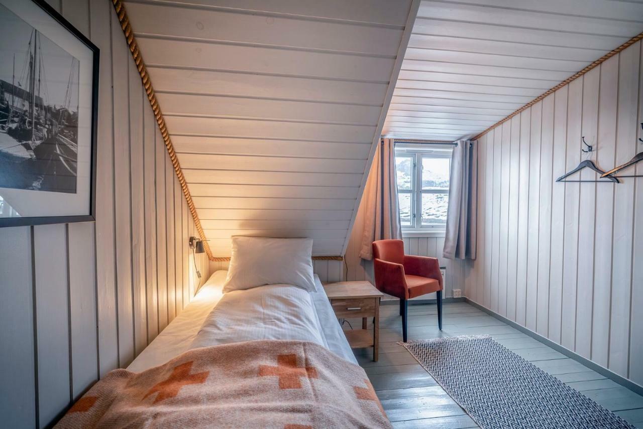 Nyvagar Rorbuhotell - By Classic Norway Hotels Kabelvag Exterior photo